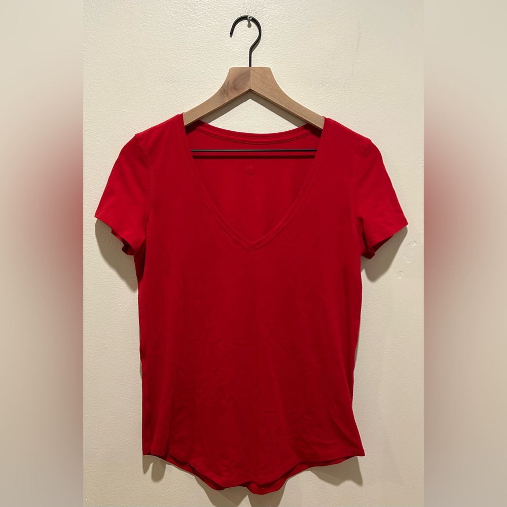 Lululemon Love Tee Red V-Neck Short Sleeved T-Shirt - Women’s Size 4